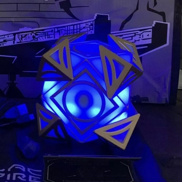 Star Wars Galaxy’s Edge JEDI Holocron & Blue Kyber - Picture 4 of 4